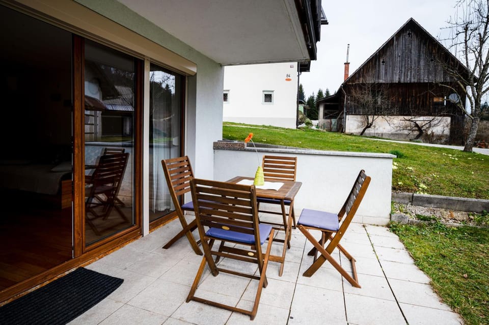 Property building, Patio, Day, Garden, Garden view