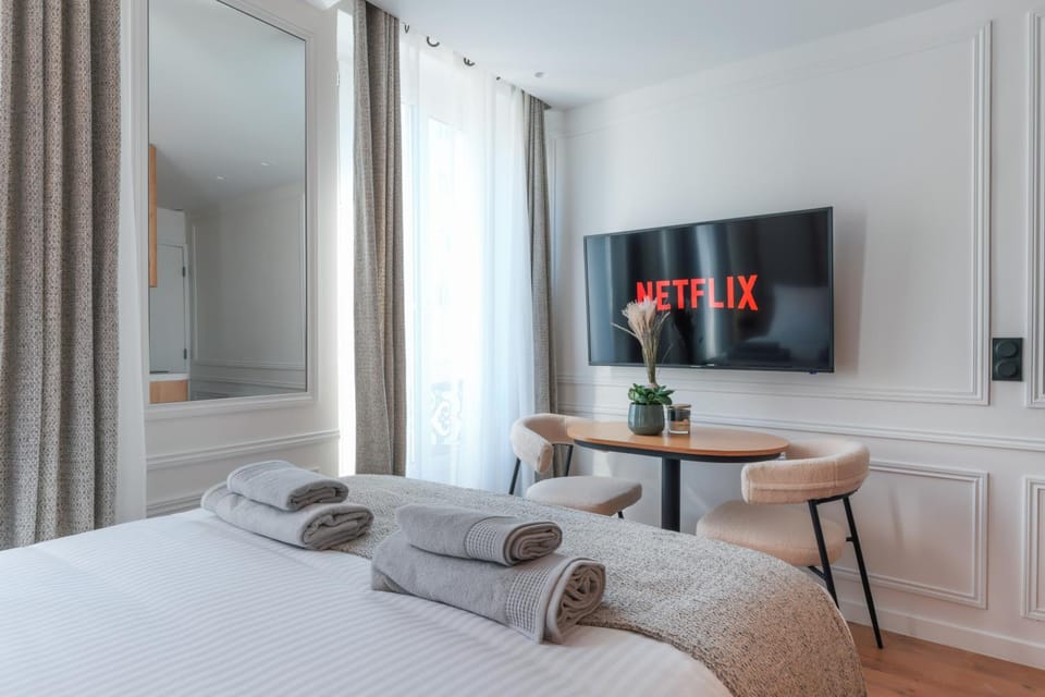 Bed, TV and multimedia
