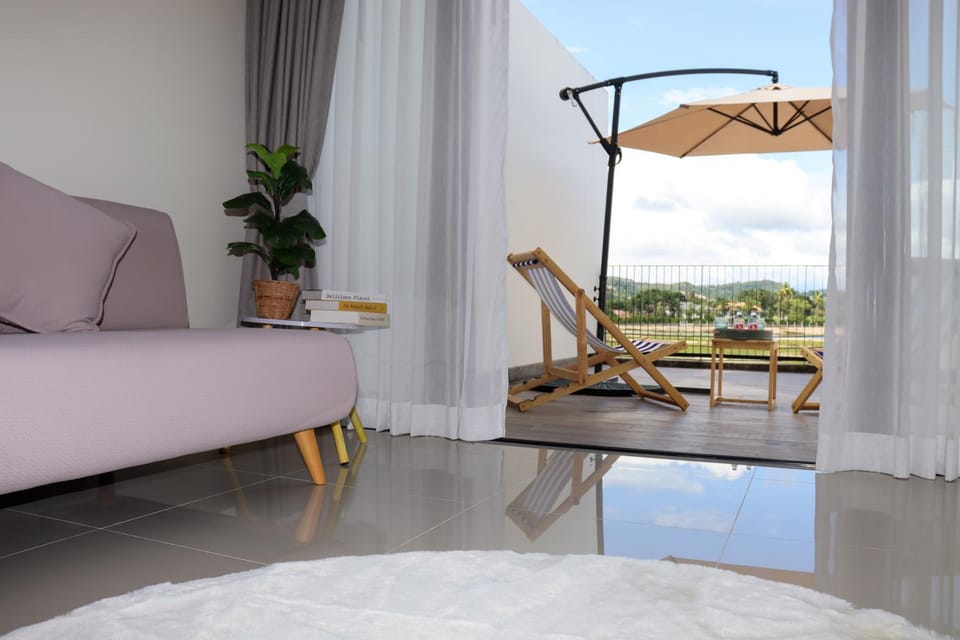 Balcony/Terrace, sunbed
