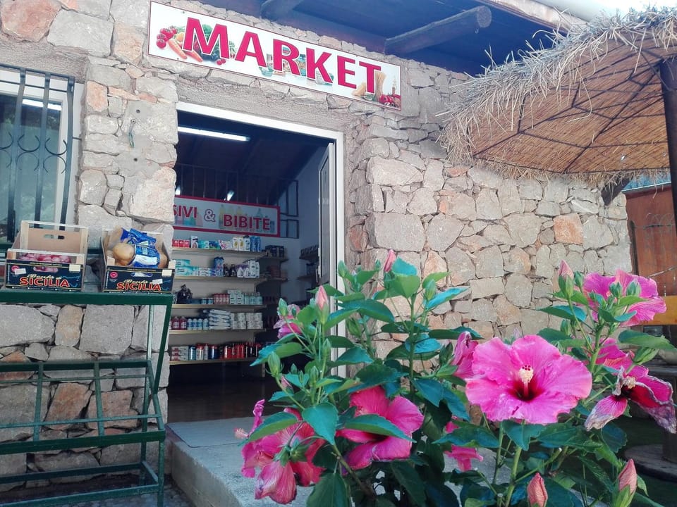 Supermarket/grocery shop