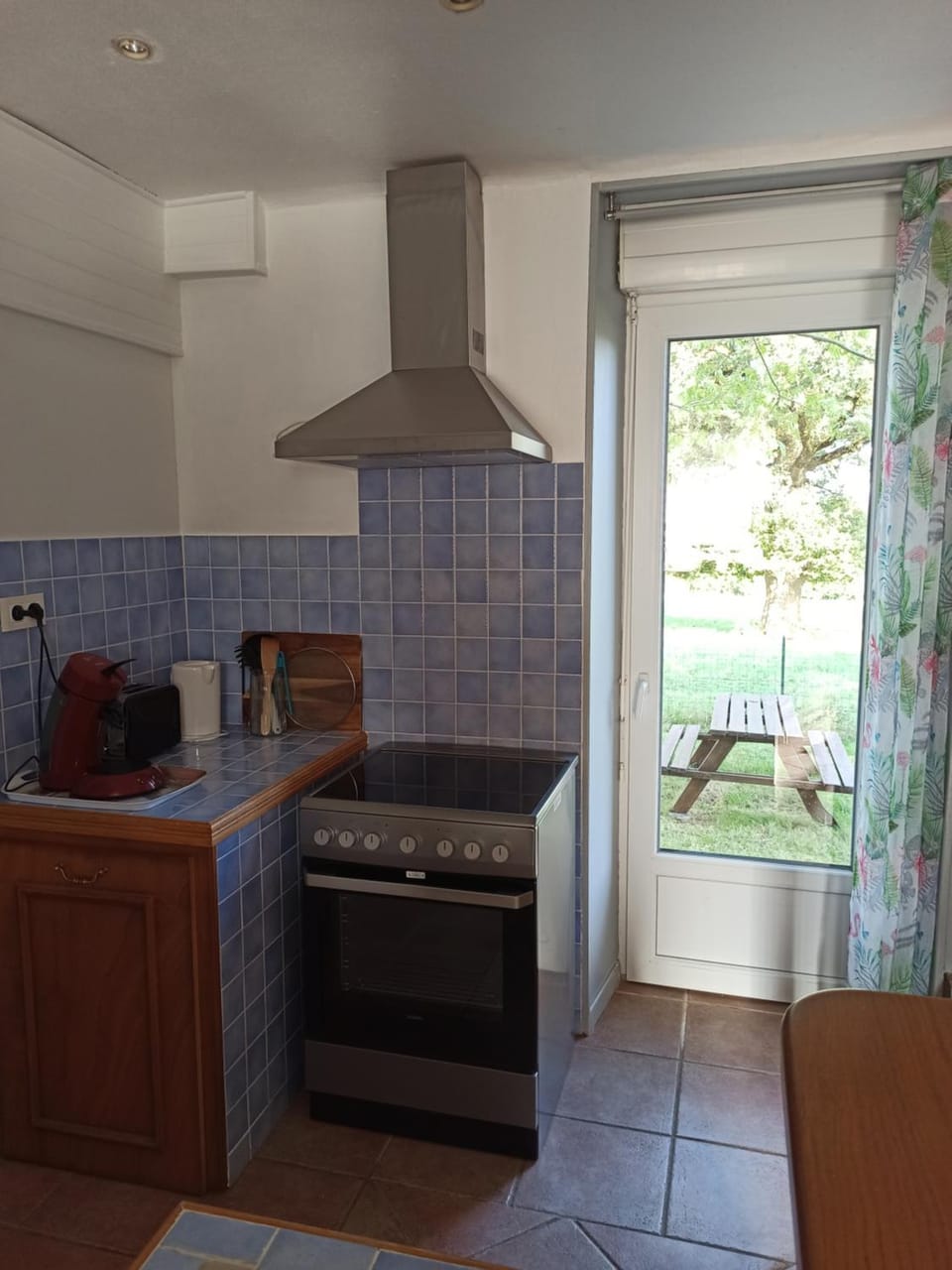 Coffee/tea facilities, stove, toaster, kitchen