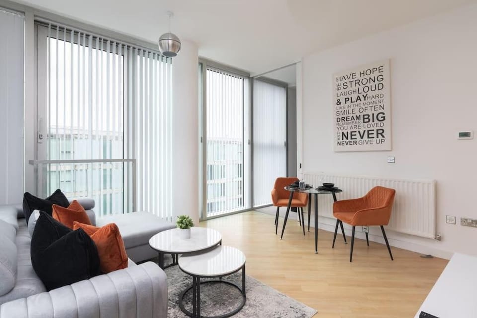 Living room, Seating area, Dining area, internet