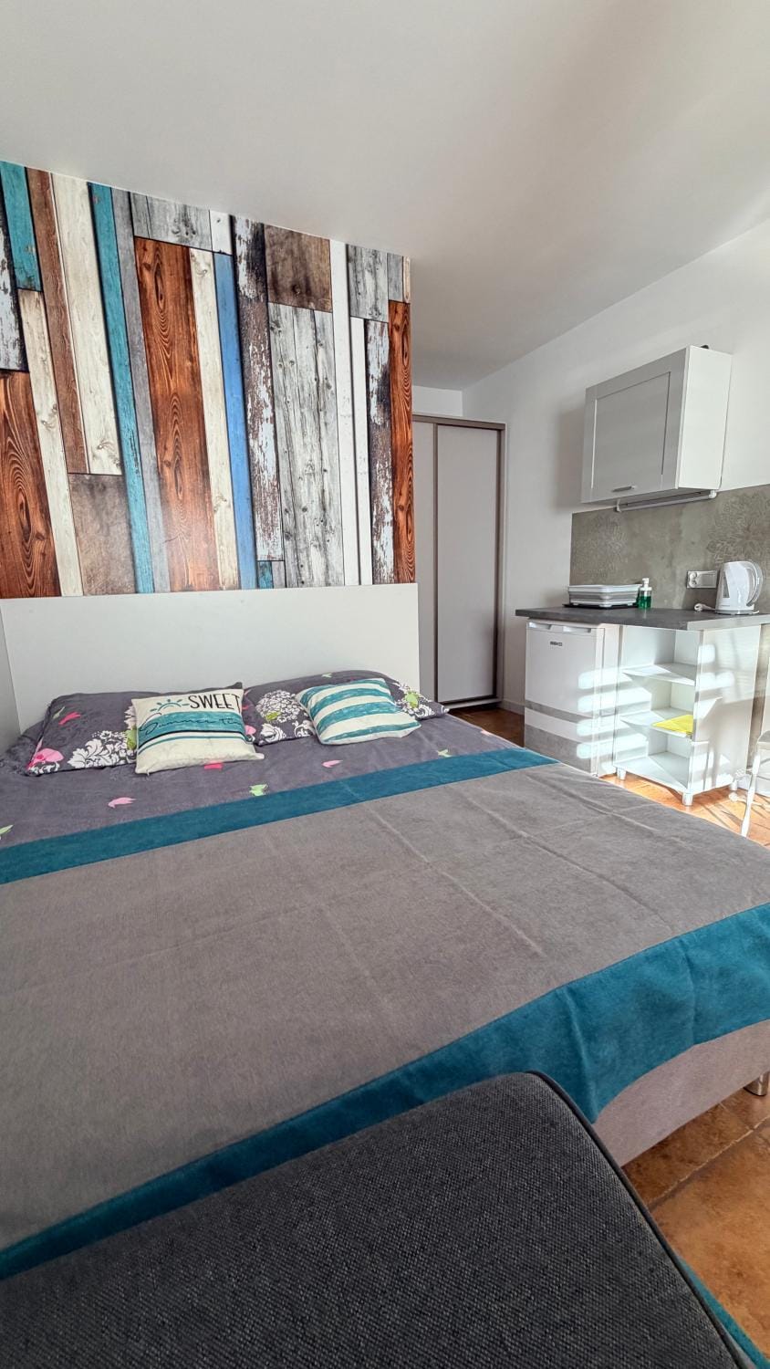 Bed, Photo of the whole room