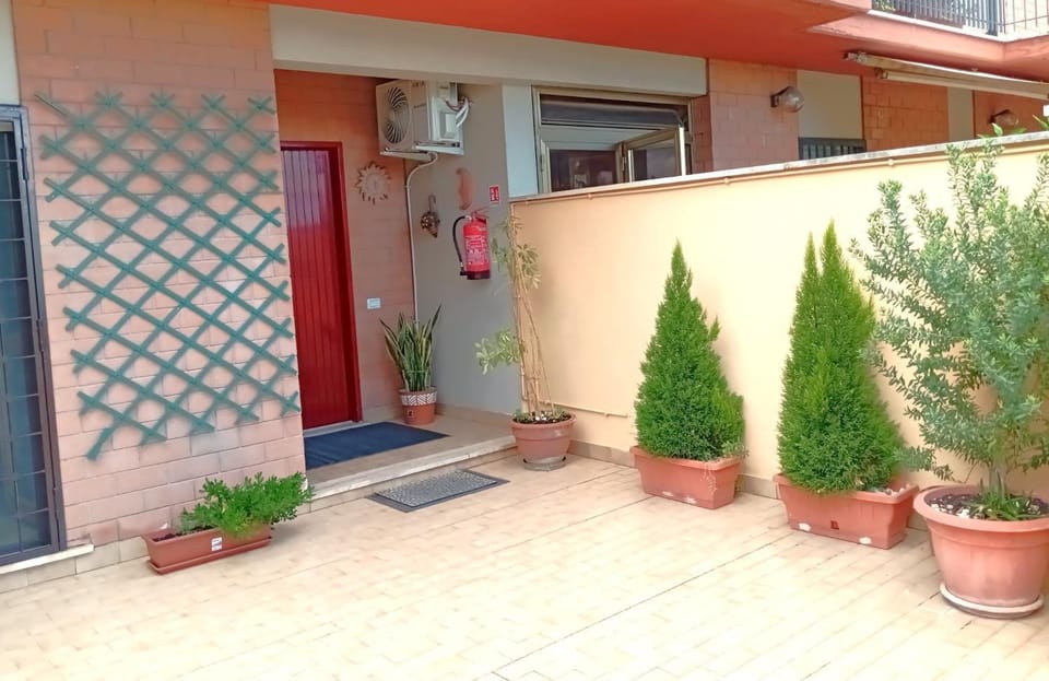 Facade/entrance, Balcony/Terrace