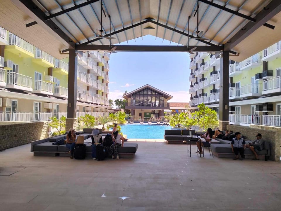 Facade/entrance, Balcony/Terrace, Swimming pool