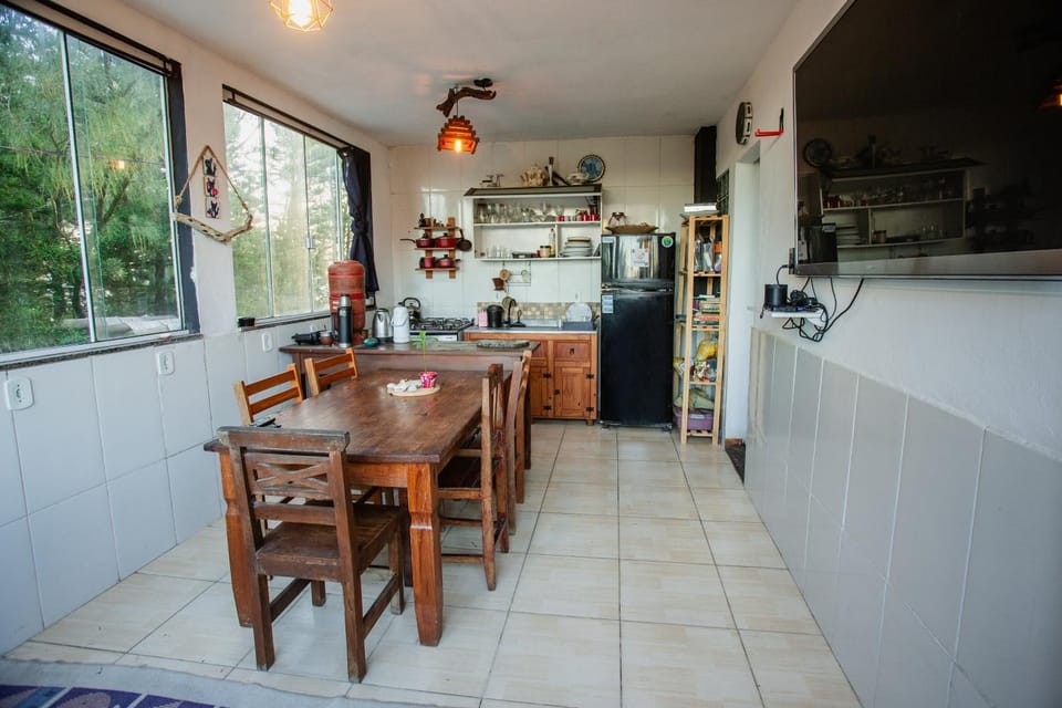 Communal lounge/ TV room, TV and multimedia, Kitchen or kitchenette, Kitchen or kitchenette, Dining area, oven, stove