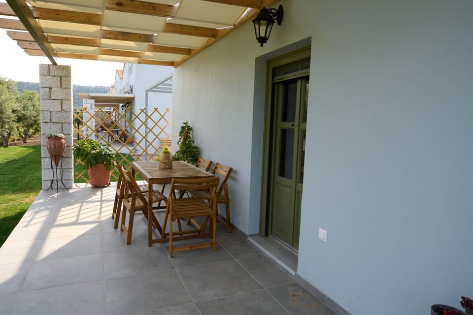 Property building, Patio, Spring, Day, Summer, Garden, View (from property/room), Balcony/Terrace, Seating area, Dining area, Autumn, Garden view, Time of day, pet friendly