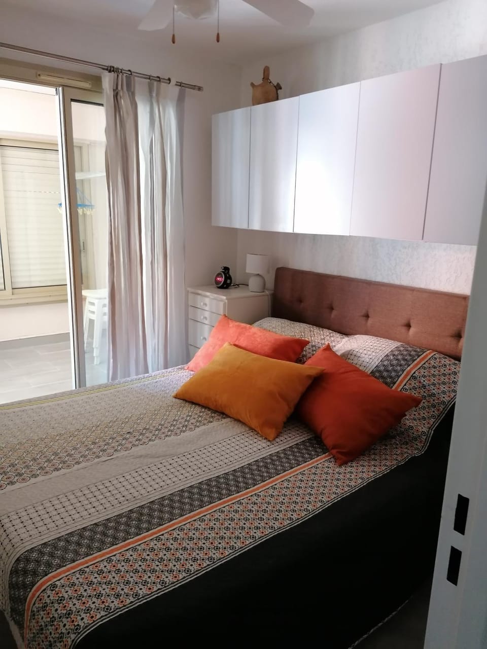 Bed, Photo of the whole room, Decorative detail, Bedroom