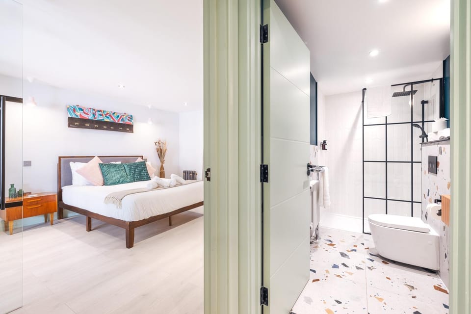 Bed, Bathroom, Photo of the whole room, Bedroom, towels