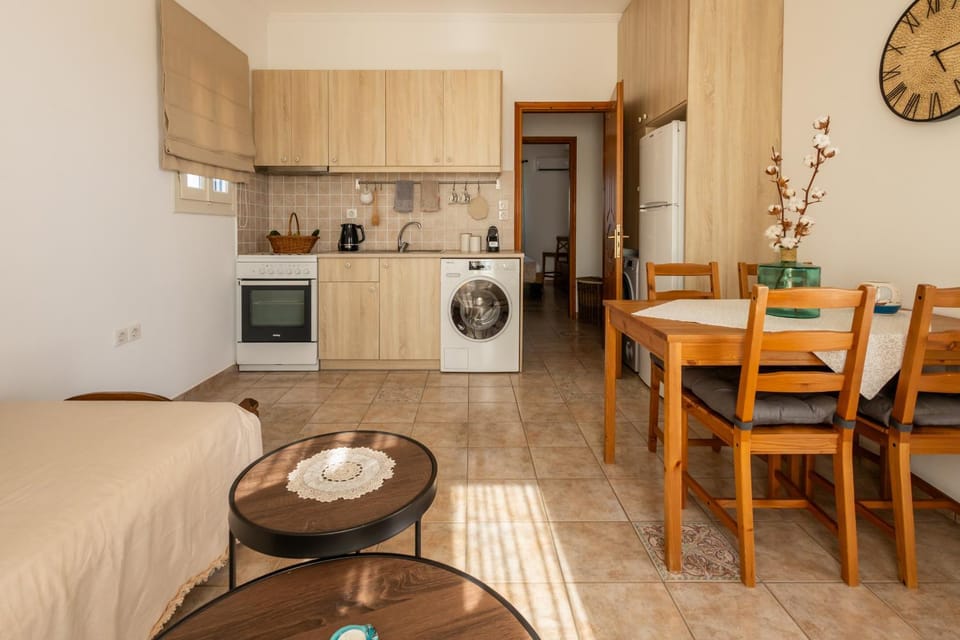 Kitchen or kitchenette, Seating area
