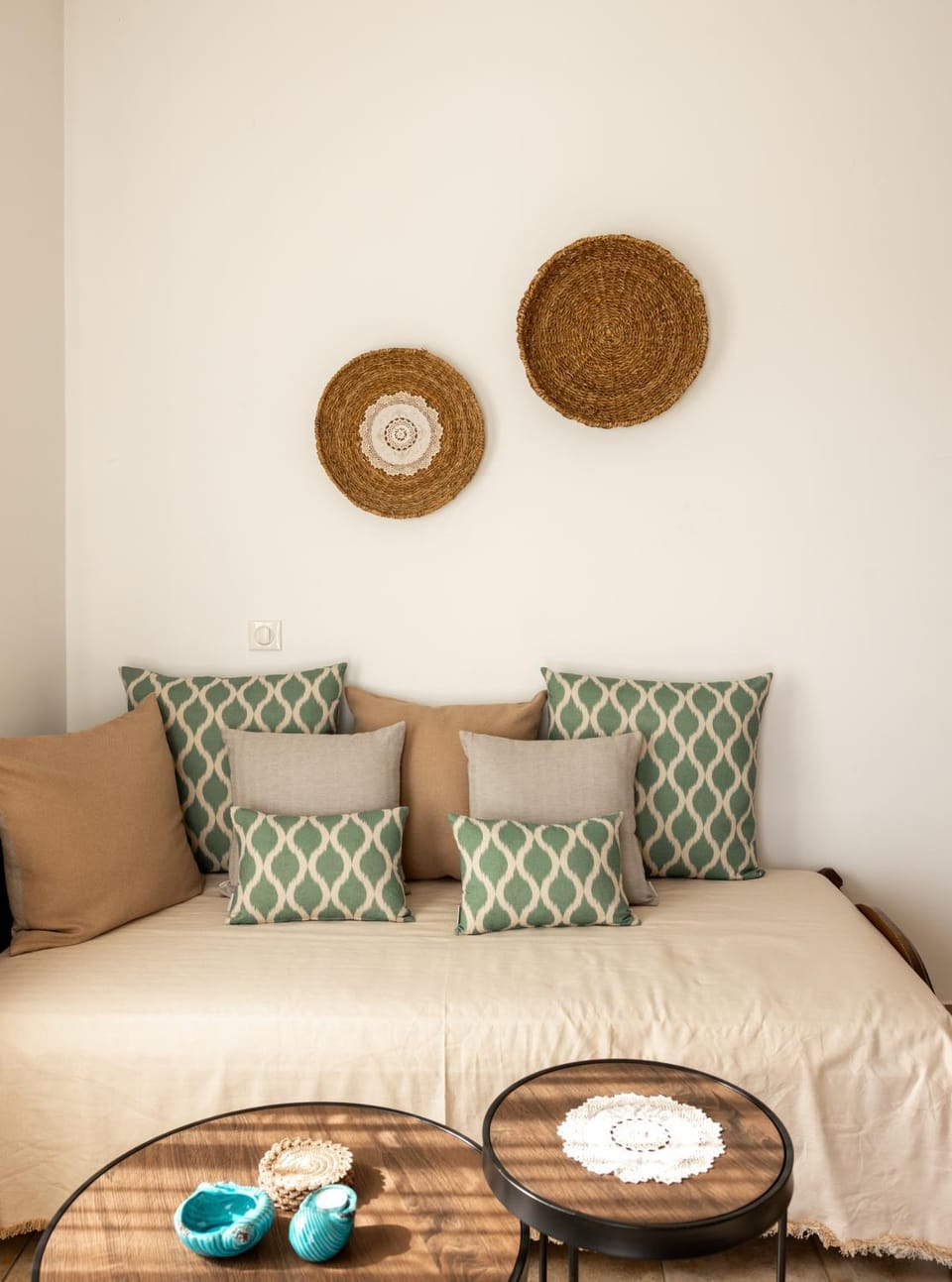 Bed, Seating area