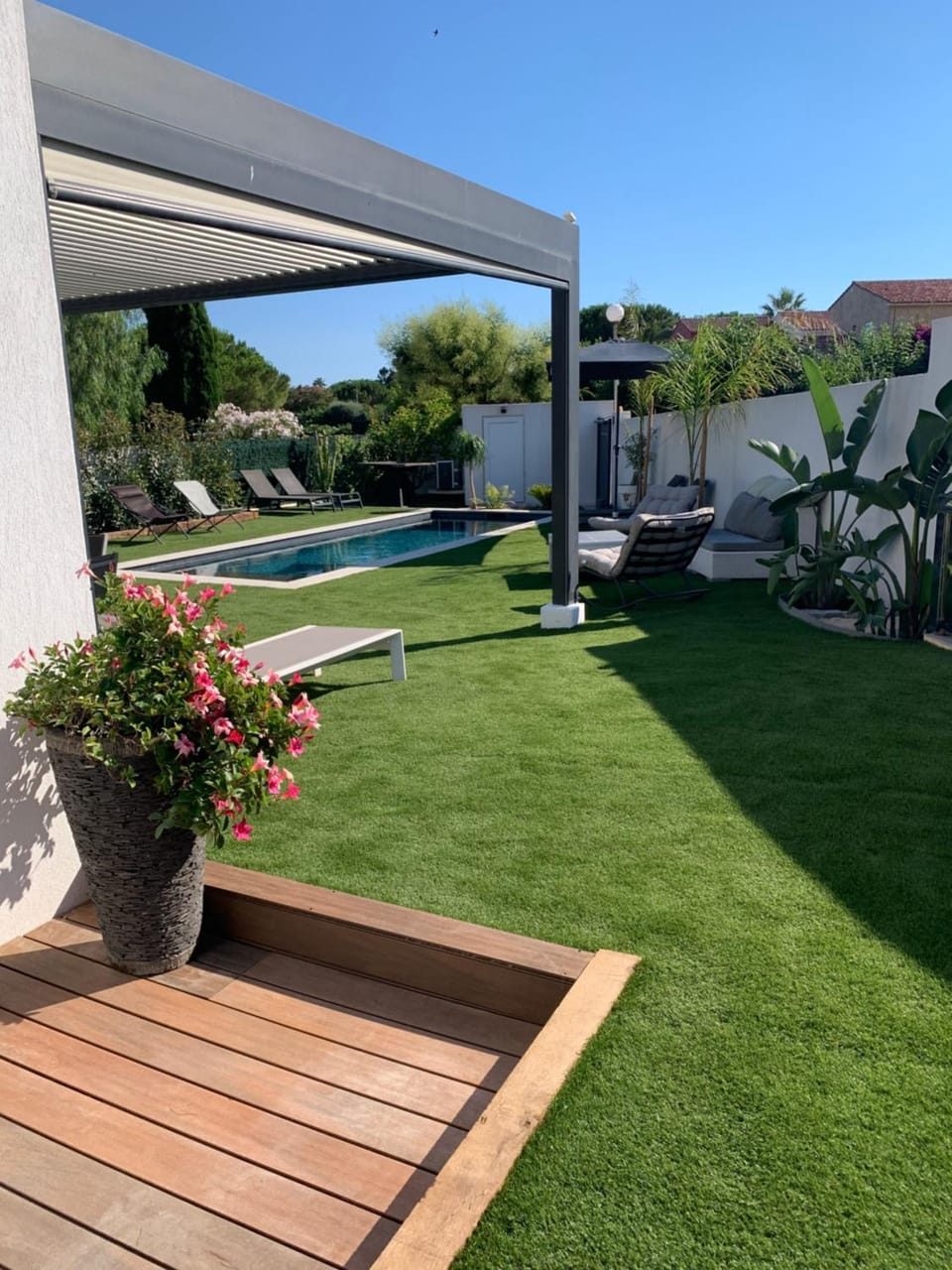 VILLA LAURANA HYERES 6 personnes Piscine chauffée House in Hyères