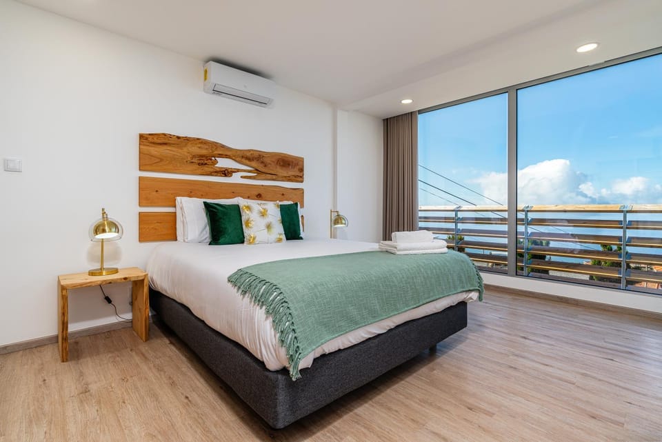 Bed, Bedroom, Garden view, Mountain view, Pool view, Sea view, wardrobe, air conditioner