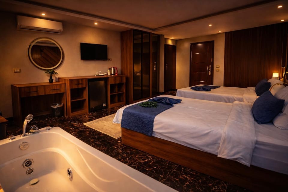 Bed, Hot Tub, TV and multimedia, Photo of the whole room, Bedroom