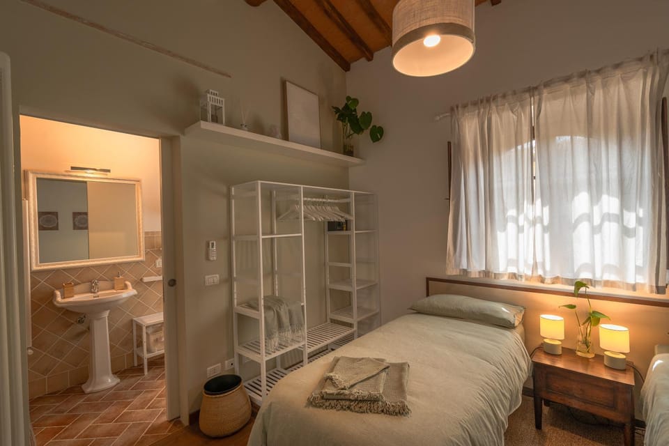 Bed, Bathroom, Photo of the whole room, Bedroom, towels