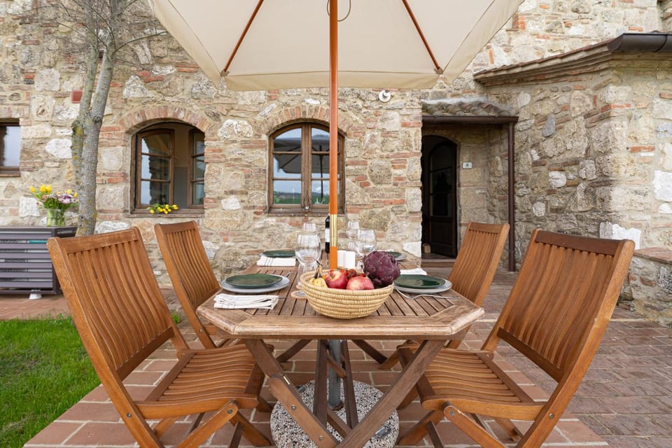 Property building, Patio, Dining area