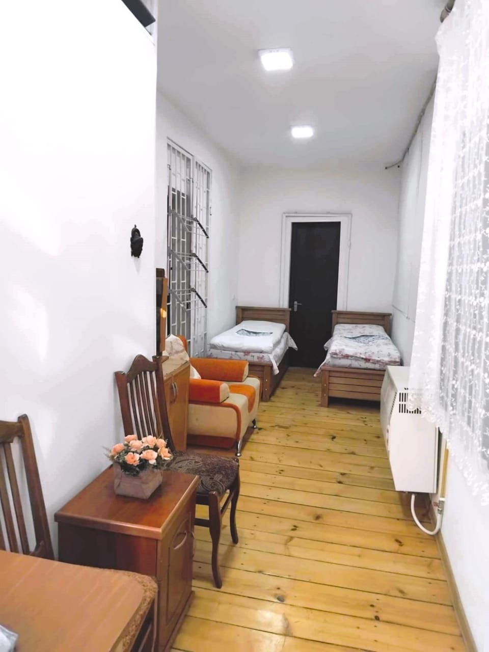 Bed, Living room, Photo of the whole room, Seating area, Bedroom