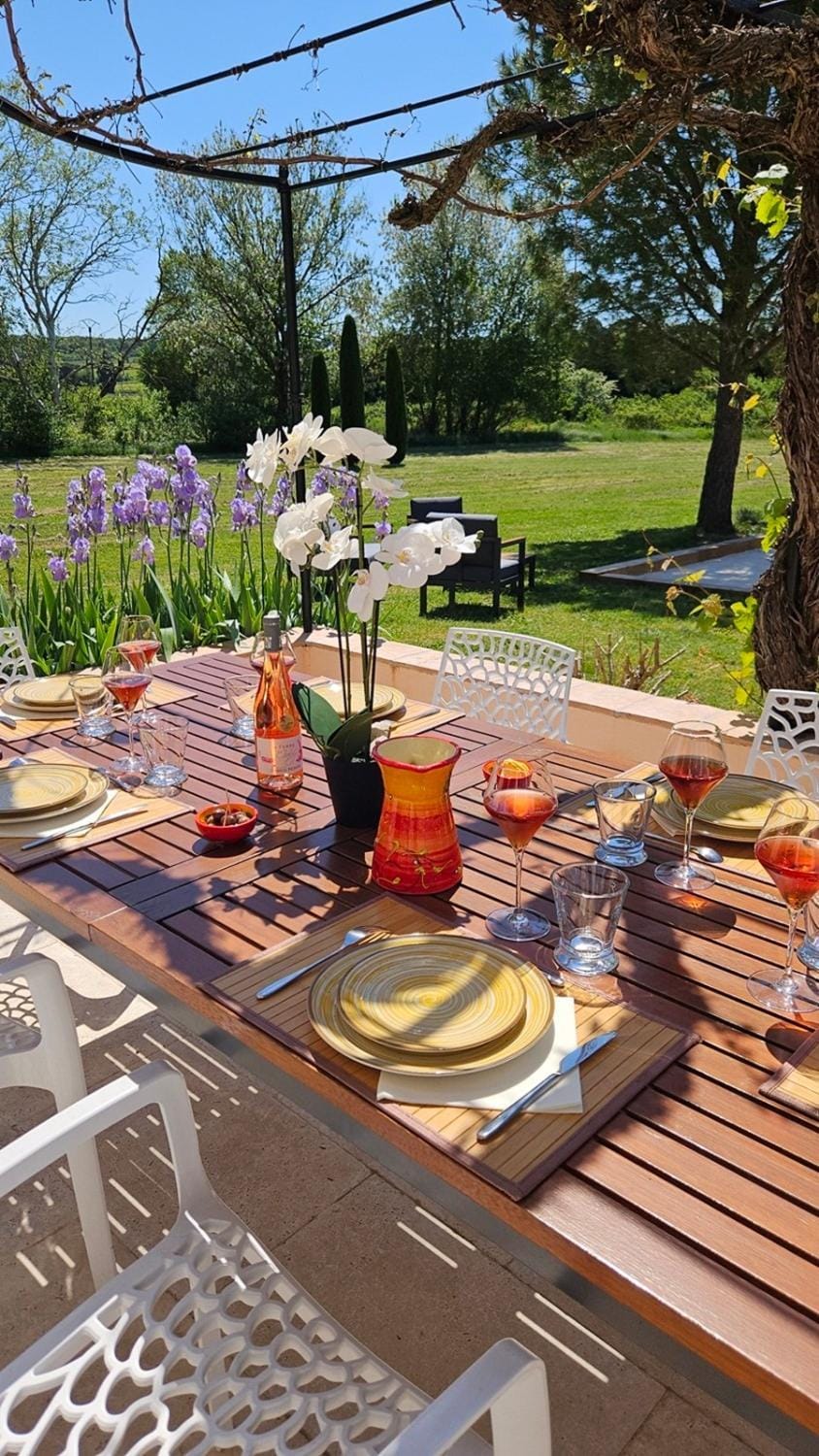 Patio, Restaurant/places to eat, Meals