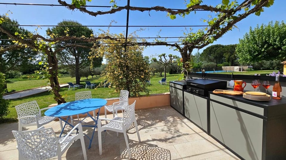 Patio, BBQ facilities