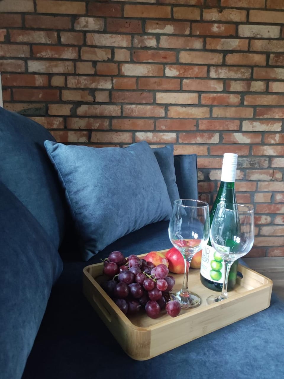 Living room, Seating area, Food, Drinks