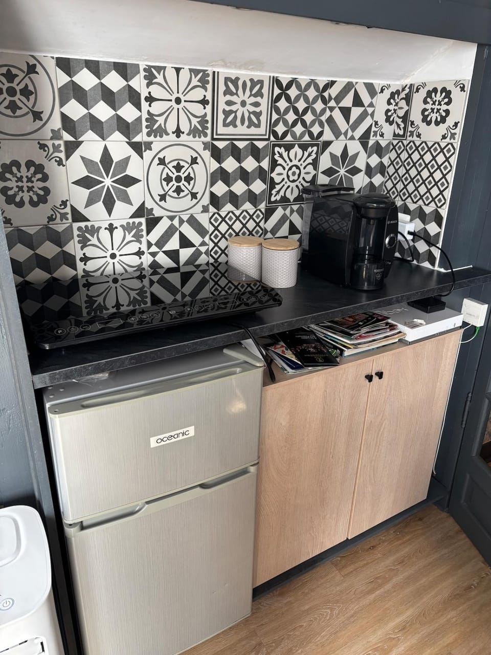 Coffee/tea facilities, Kitchen or kitchenette, stove, toaster