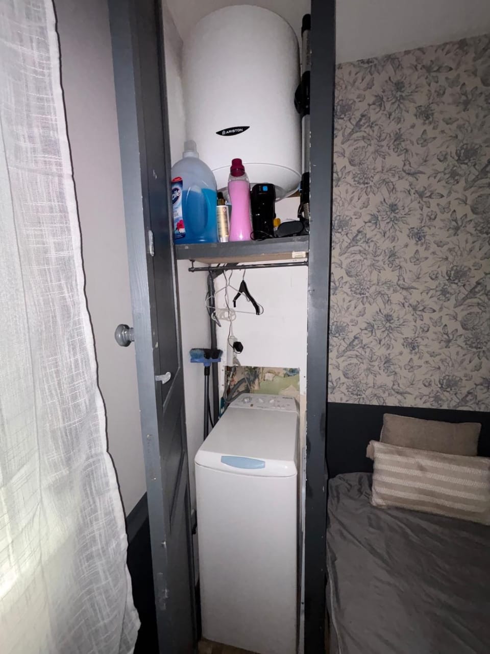 wardrobe, washing machine