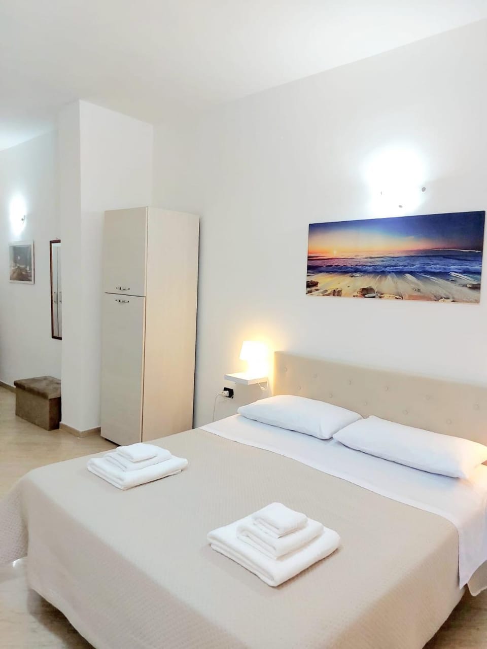 Bedroom, towels