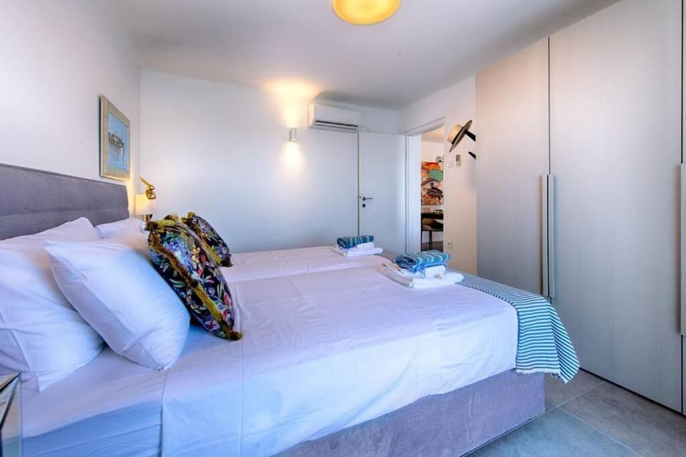 Bed, Photo of the whole room, Bedroom, towels, wardrobe