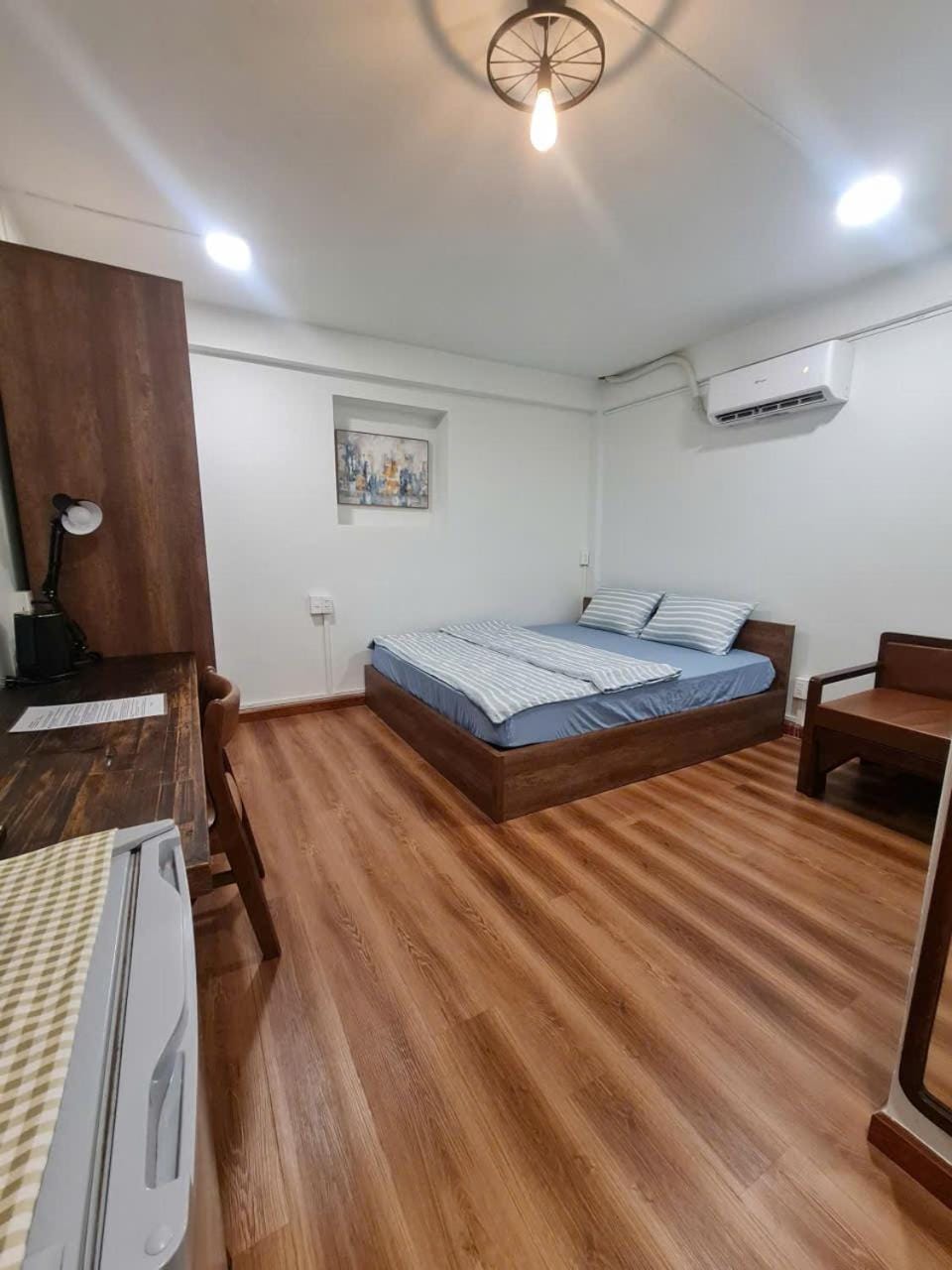 Bed, Photo of the whole room, air conditioner