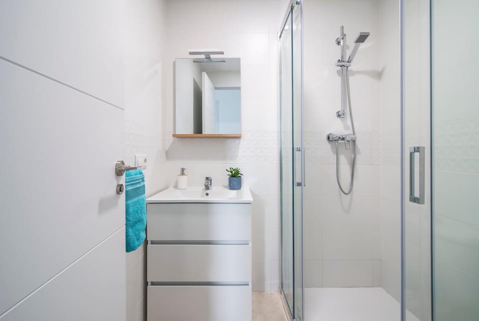 Shower, Bathroom, towels