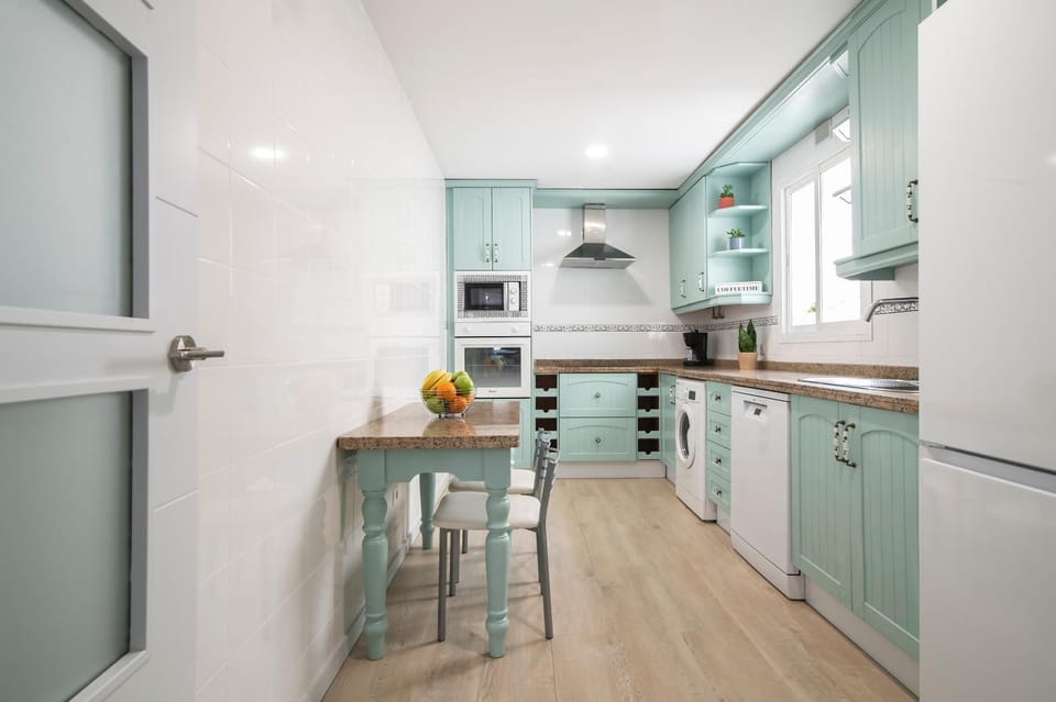 Kitchen or kitchenette, dishwasher, microwave, minibar, oven, stove, toaster, washing machine, kitchen