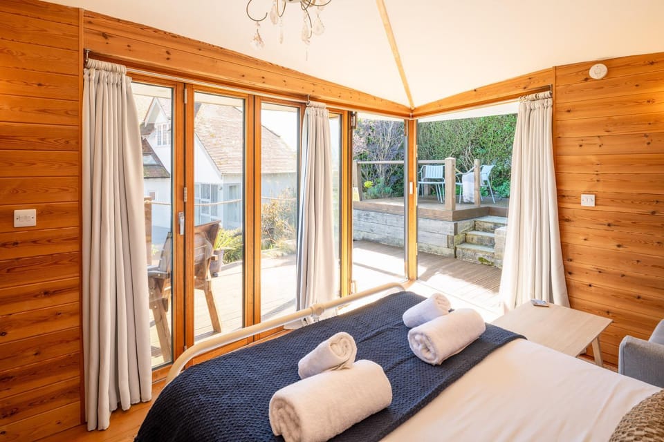 The Chandlery Shack, Cosy sleeps 2 Lyme Regis House in Lyme Regis