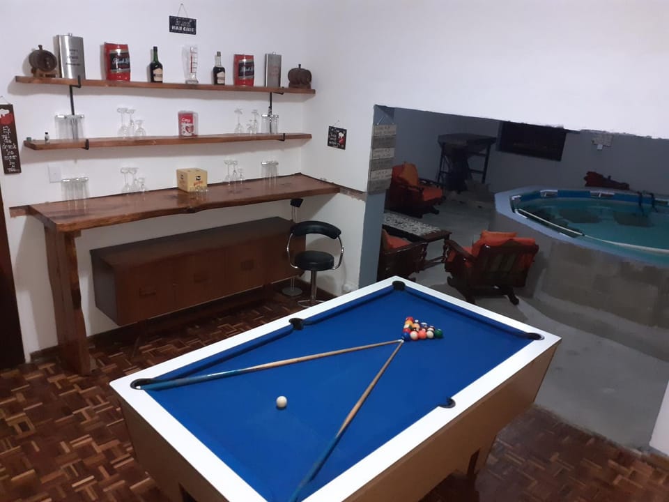 Billiard, Game Room