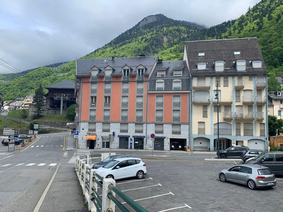 Property building, Street view, Location
