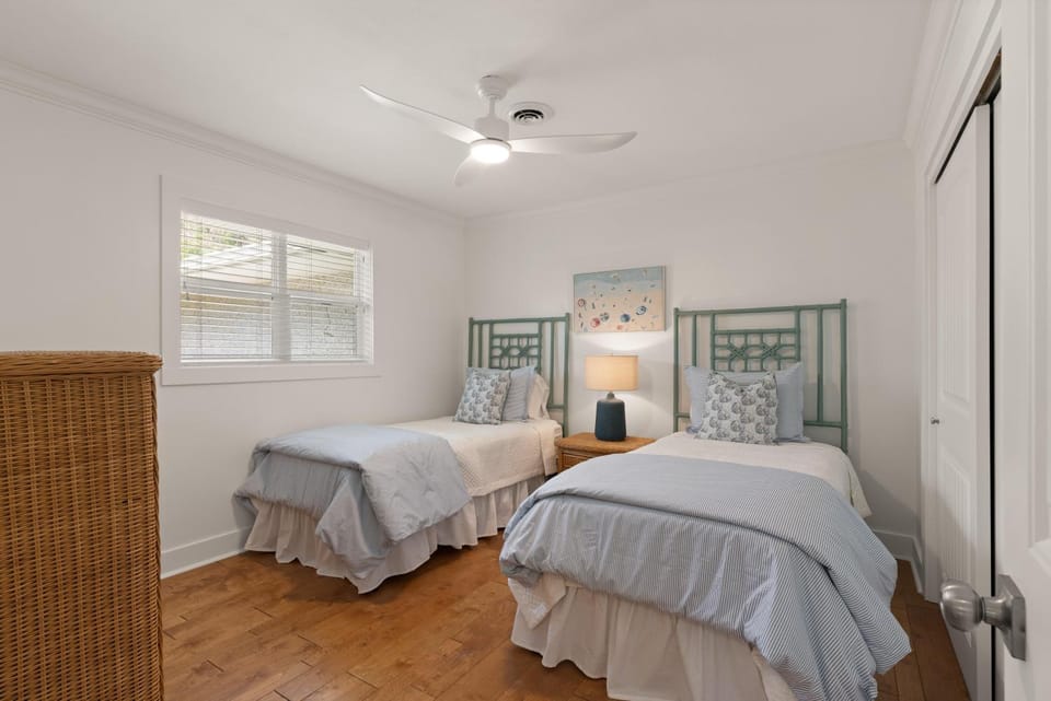 Knot On Call - 625 Dellwood Ave House in Demere Park