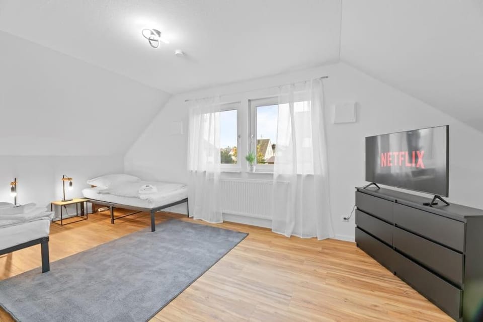 Bed, TV and multimedia, Living room, Photo of the whole room, Bedroom