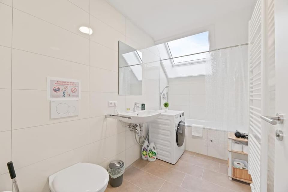 Toilet, Bathroom, towels
