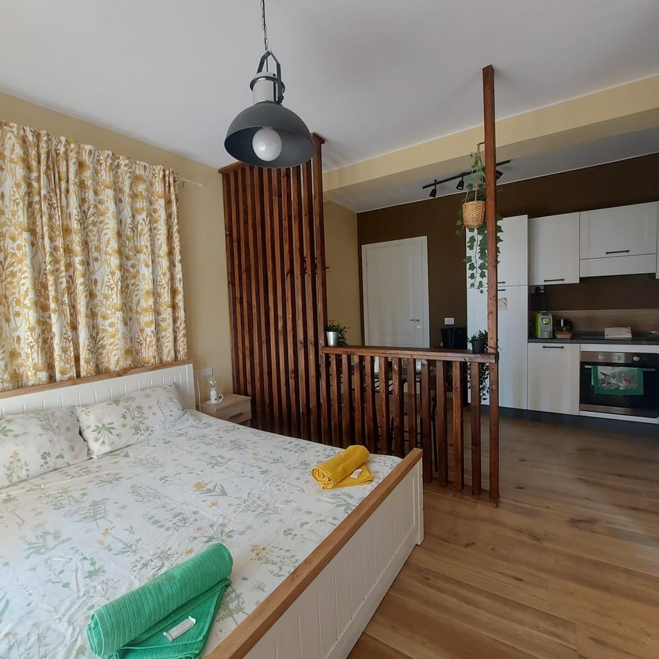 Bed, Kitchen or kitchenette, Photo of the whole room, Bedroom, towels