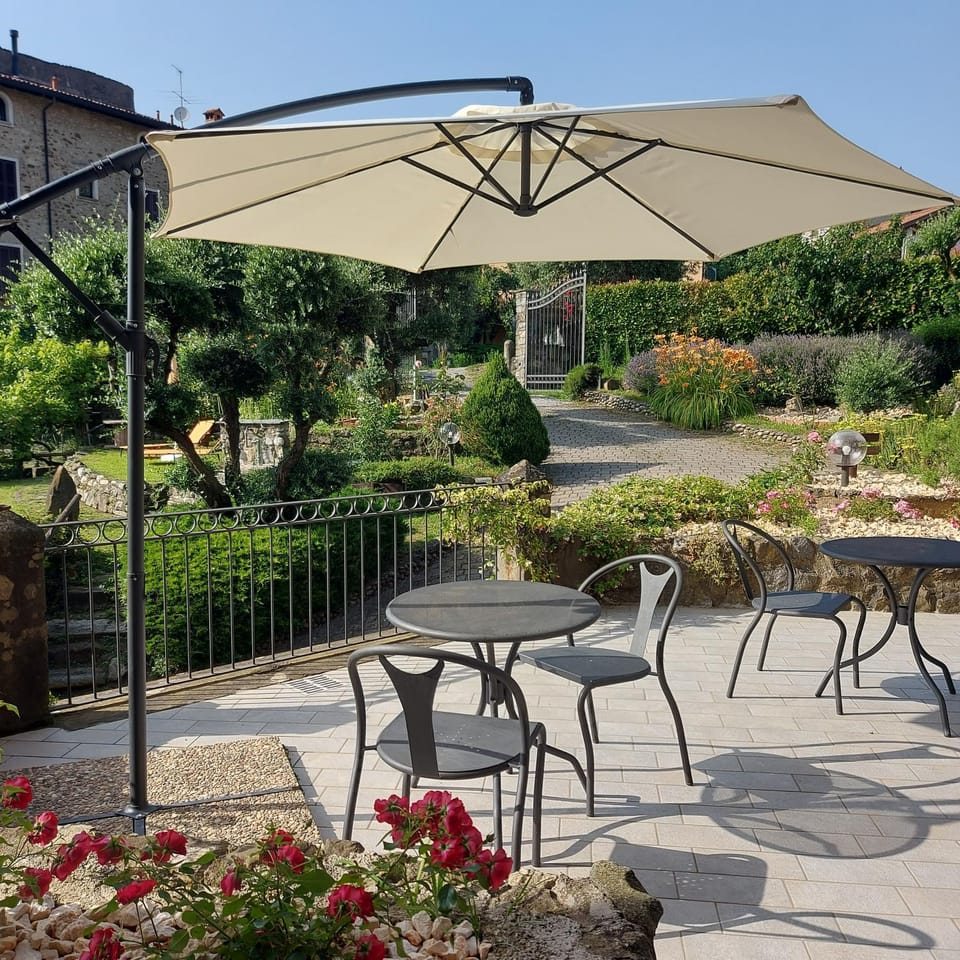 Facade/entrance, Spring, Garden, Balcony/Terrace, Garden view