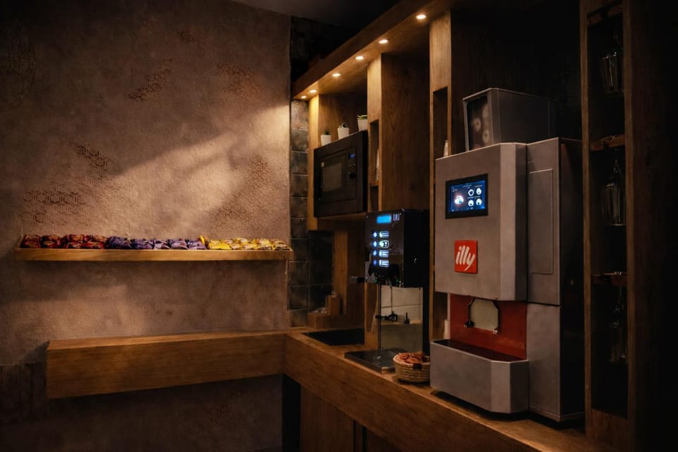 Communal lounge/ TV room, Coffee/tea facilities, microwave