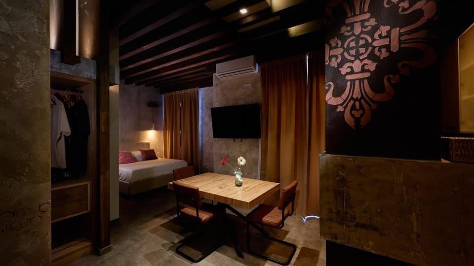 Bed, TV and multimedia, Living room, Photo of the whole room, Bedroom