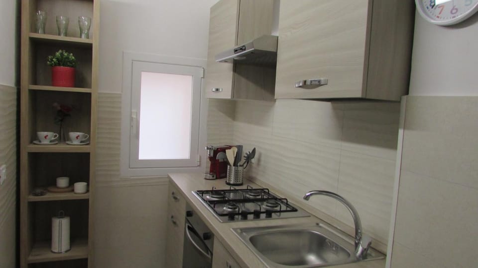 Kitchen or kitchenette, pet friendly, stove