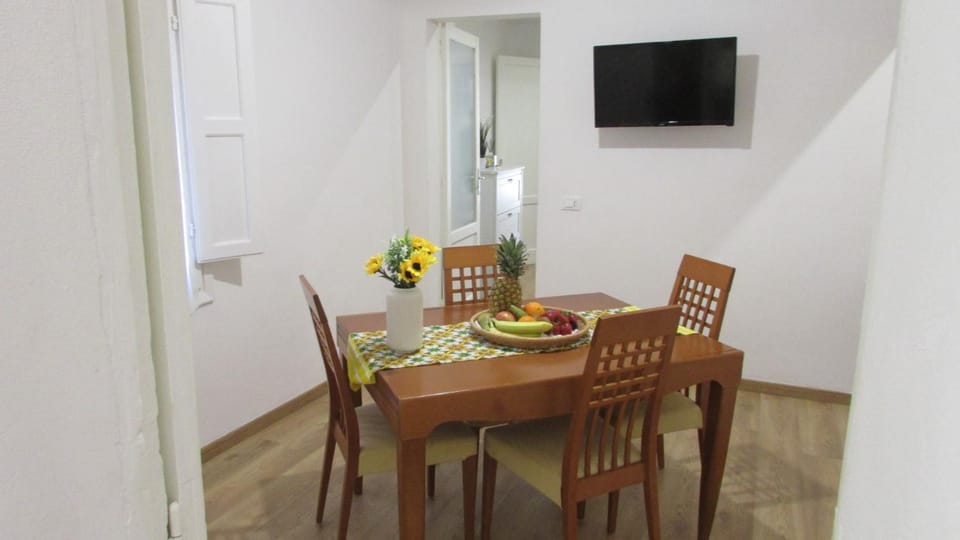 TV and multimedia, Living room, Dining area