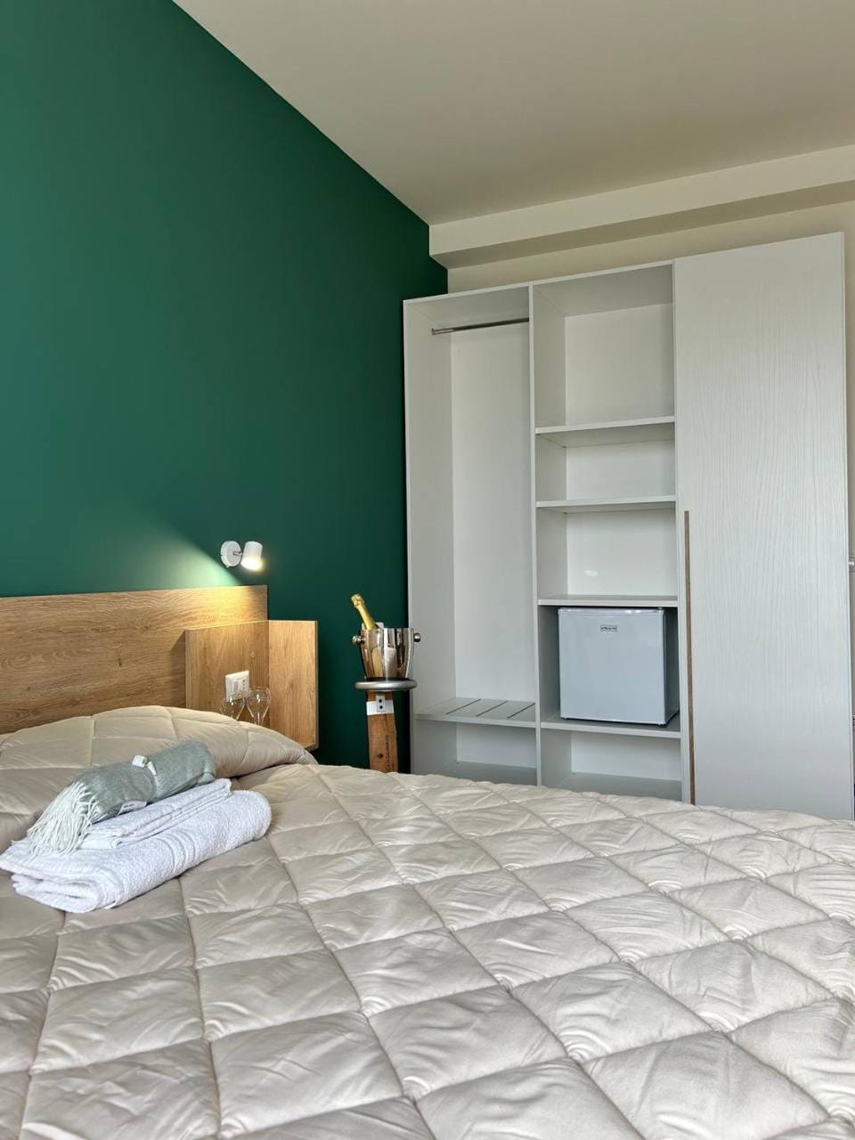 Bed, Photo of the whole room, Bedroom, wardrobe