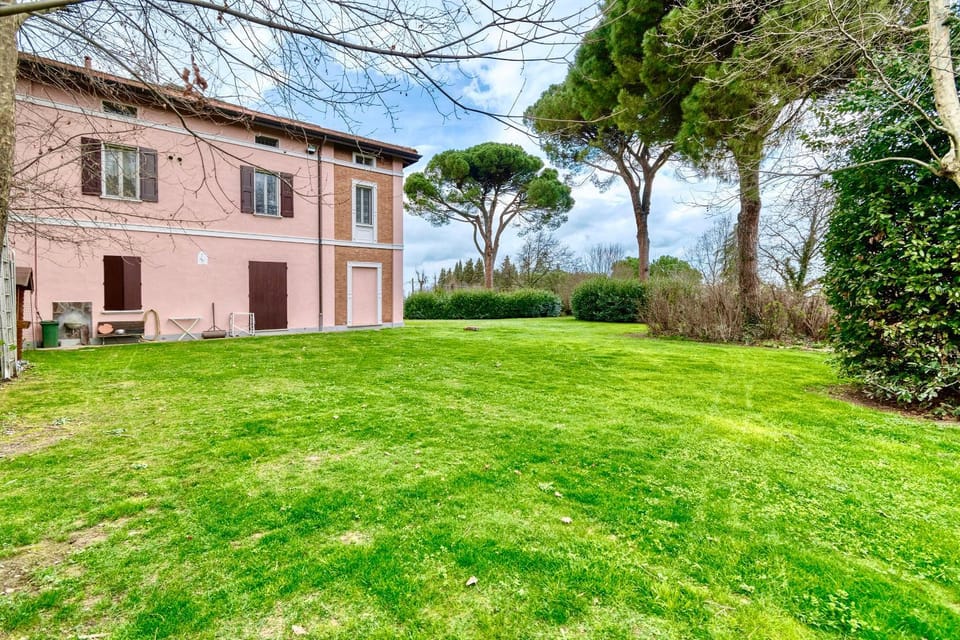 Property building, Day, Natural landscape, Garden, Garden view
