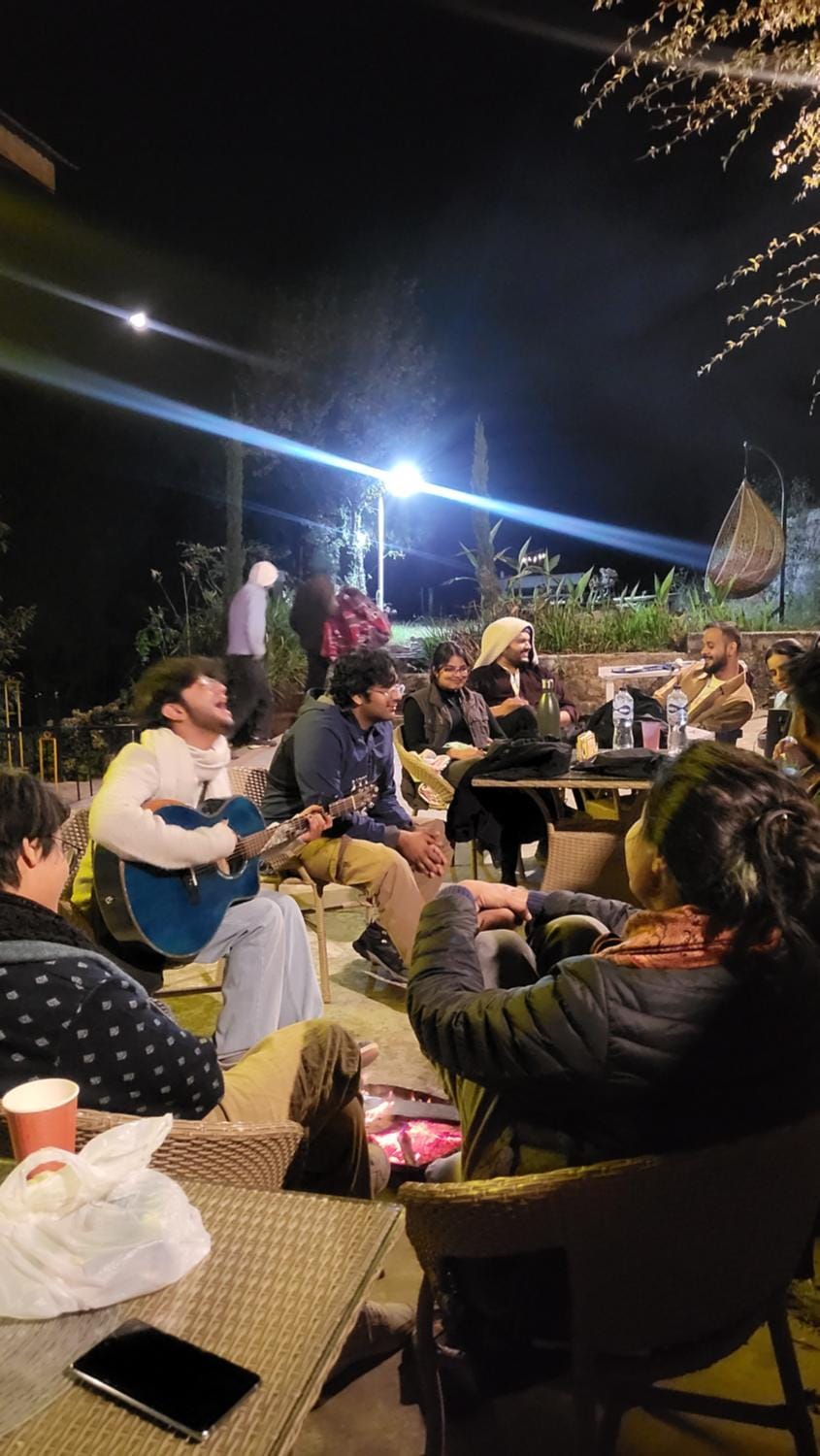 Night, Guests, group of guests