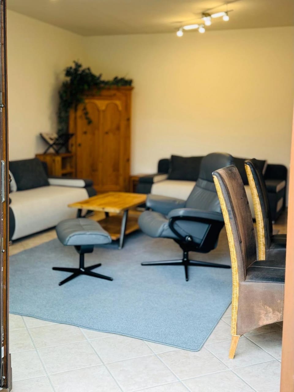 Living room, Seating area