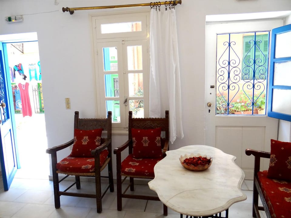 Shower, Toilet, Kitchen or kitchenette, Living room, Dining area