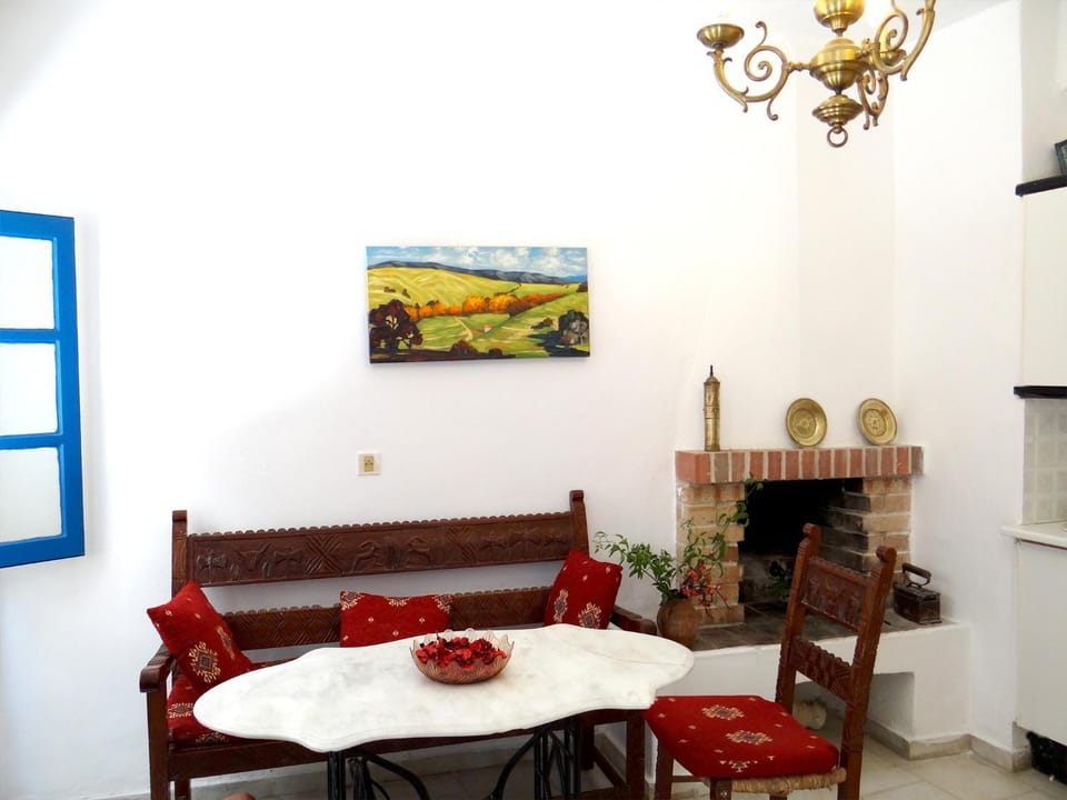 Shower, Toilet, Kitchen or kitchenette, Dining area
