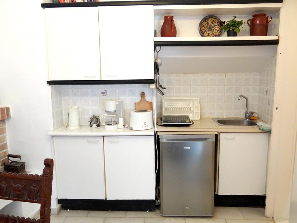 Shower, Toilet, Kitchen or kitchenette, Dining area